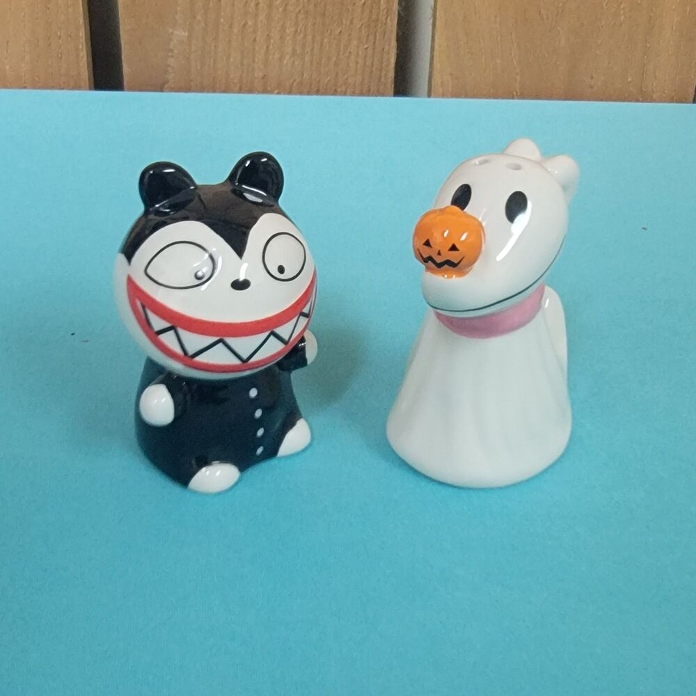 Disney The Nightmare Before Christmas Ceramic Salt & Pepper Shaker Set New